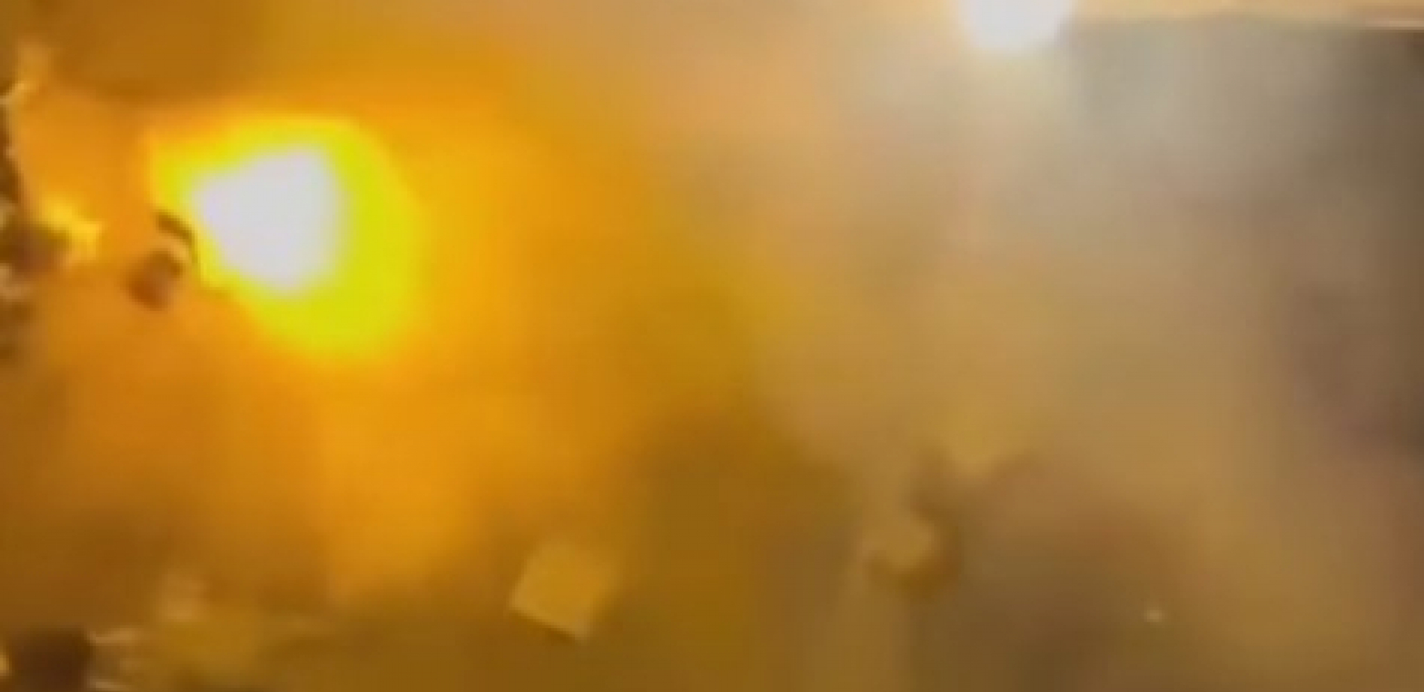 HAOS U HRVATSKOJ Maskirani huligani došli da prebiju Šveđane: Krš i lom, leteli stolovi i stolice (VIDEO)