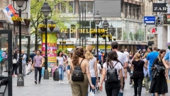 PONOSNI TATA IZMAMIO PROLAZNICIMA OSMEH NA LICE Izašao sa decom u šetnju, pa pobrao simpatije Čačana (FOTO)