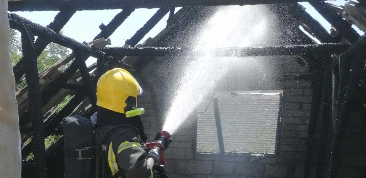 VATRENA STIHIJA PROGUTALA KUĆU Tragedija u Knjaževcu: Vatrogasci pronašli beživotno telo