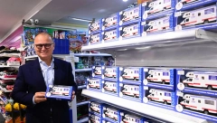 PRODATO VIŠE OD 1.500 IGRAČAKA "POKRETNA KANCELARIJA GORANA VESIĆA" Sav prihod ide u humanitarne svrhe (FOTO)