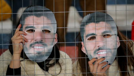 POTPUNA LUDNICA Oko 20.000 navijača se maskiralo u Luisa Suareza (FOTO)