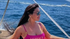 ALO! PAPARAZZO SEKA U NESVAKIDAŠNJEM IZDANJU! Evo šta pevačica radi pred nastup u Budvi (FOTO)