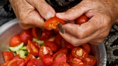 BAKA MARA DELI RECEPT ZA DOMAĆI KEČAP Tajna je u jednom sastojku, a ima ga skoro svako dvorište