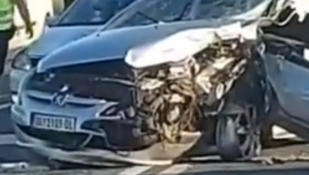 TEŽAK UDES KOD UŽICA Automobil se direktno zakucao u autobus