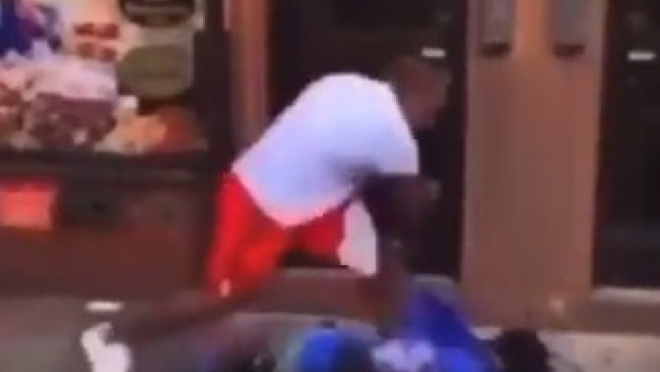 BATINE ZA PAMĆENJE Ušao u samoposlugu sa oružjem, a njegova sreća nije dugo trajala (VIDEO)