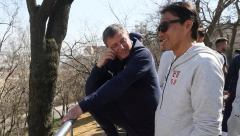 OVO JOŠ NISTE VIDELI Piksijev saradnik promoviše srpsku hranu: Mućkalica i paprikaš U FORMACIJI 4-3-3