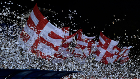 ZAKAZANA PROMOCIJA Crvena zvezda predstavlja kapitalca kojeg je čekala čitavo leto