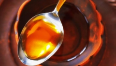 LETO JE VREME ZA ČIŠĆENJE ORGANIZMA OD OTROVA I TOKSINA Za sitne pare, uz pomoć kašike ulja osobodite creva od slobodnih radikala