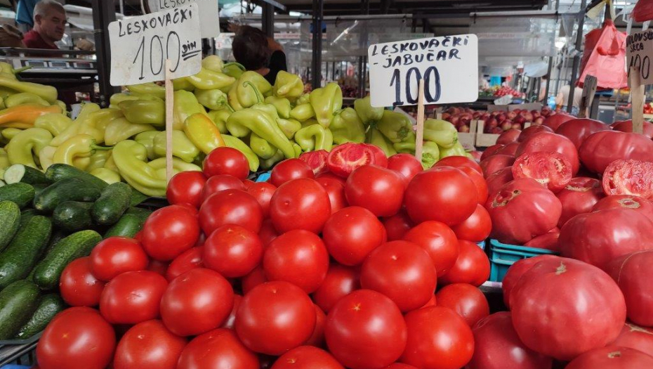 LETO OBILUJE RAZNOVRSNIM, DOMAĆE UZGAJANIM SEZONSKIM NAMIRNICAMA Beogradske pijace su pravo mesto gde ih možete naći!