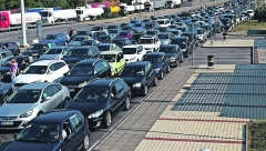 KO OVO NEMA U KOLIMA NEKA PRIPREMI 80 EVRA: Srbi često zaboravljaju da ga kupe, ali ako ih uhvati policija sledi kazna