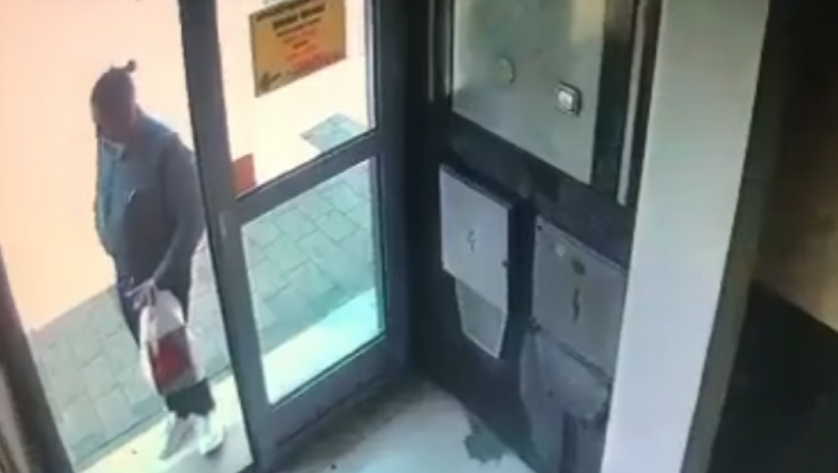 ČUVAJTE SE, PENZIONERI NA METI PREVARANTA Zove telefonom, kaže da su dobili paket, a onda... (VIDEO)