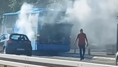 GORI AUTOBUS NA TOŠINOM BUNARU Saobraćajna policija sa vozačem gasi otvoreni plamen! (VIDEO)