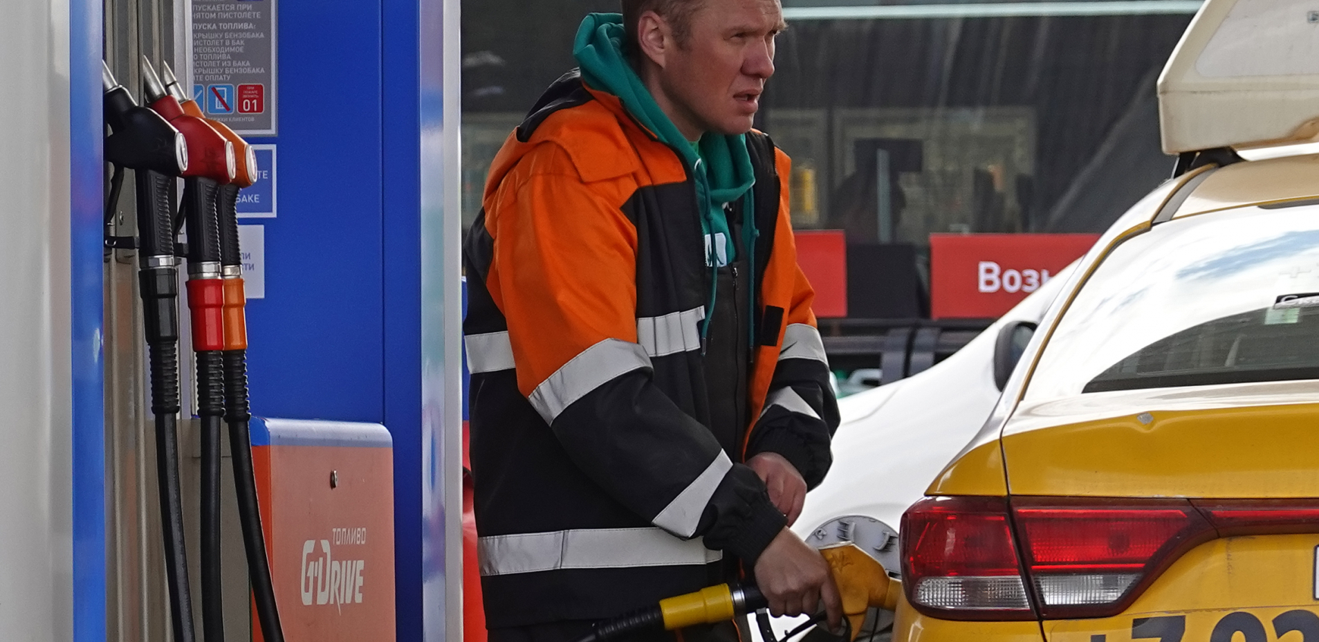 ZUBARKA BEZ ODEĆE DOŠLA NA PUMPU Prisutne zatekla neočekivana scena, evo šta se prethodno desilo