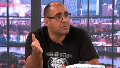 "KOGA VI LAŽETE?!" Đukanović u emisiji odbrusio ustašama, a u studiju su svi gledali u njegovu majicu, evo šta je na njoj pisalo