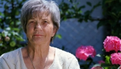 BAKA DANKA OČAJNA ZBOG UNUKA "Ćerka se uvredila jer sam je grdila što sinu kupuje patike od 300 evra -tolika je moja penzija"