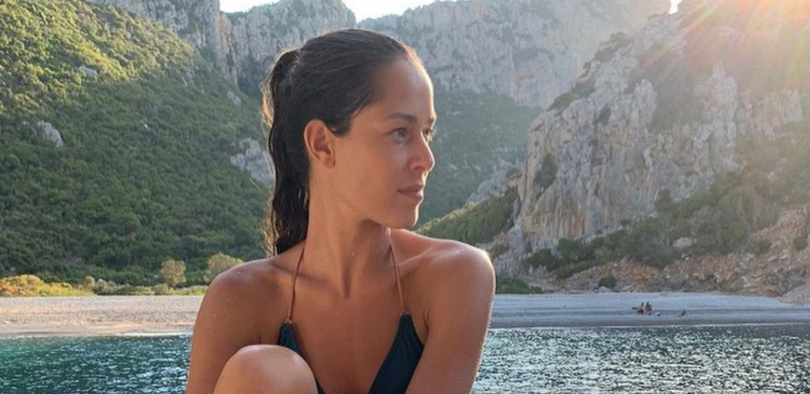 SRPKINJA PONOVO MAMI UZDAHE Ana Ivanović u izazovnom izdanju snima reklamu, izgleda savršeno samo dva meseca posle porođaja (VIDEO)