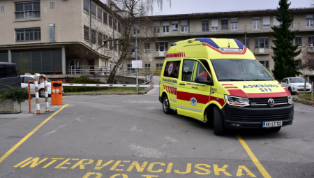 OPŠTA TUČA U SLOVENIJI Sukob policije i skvotera, urnisali zgradu