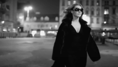 NEKADA SU SVI MUŠKARCI LUDELI ZA NJOM A ONDA JE SAMO NESTALA Jugoslovenku oterali sa televizije zbog haljine koja je i danas u trendu