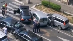 LANČANI SUDAR U CENTRU BEOGRADA Delovi automobila rasuti po putu (VIDEO)