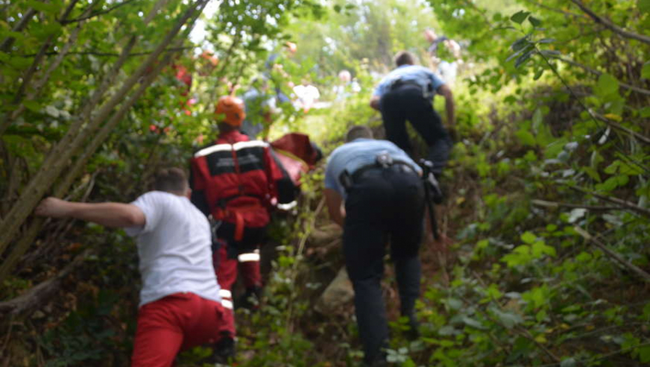 DRAMA NA JELAŠNIČKOJ KLISURI, DVOJE ZALUTALO Vatrogasci traže nestale na Suvoj planini