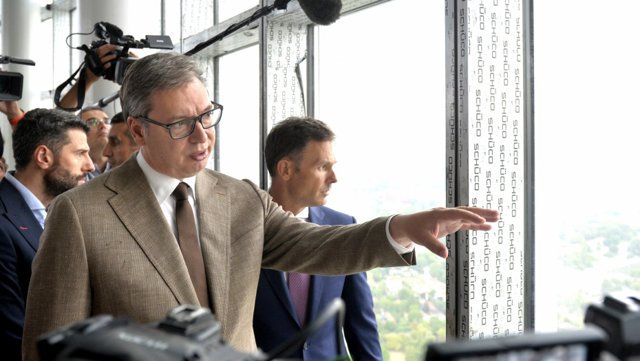 SAD O BEOGRADU NA VODI SVI PRIČAJU LEPO Vučić: "Ovde sede u kafićima i šetaju politički protivnici koji su ga kritikovali"