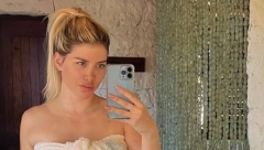 VANDA SE PREVIŠE OPUSTILA Na odmoru objavila seriju snimaka gde pokazuje pratiocima koliko uživa, potpuno gola (FOTO/VIDEO)