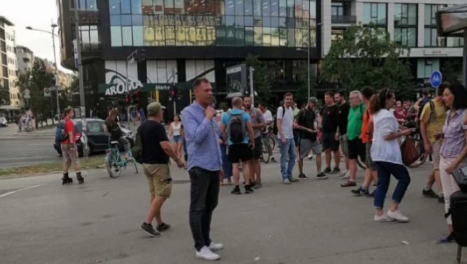 PROPAO PROTEST U NOVOM SADU Ekstremisti nisu uspeli da okupe ni 40 ljudi!