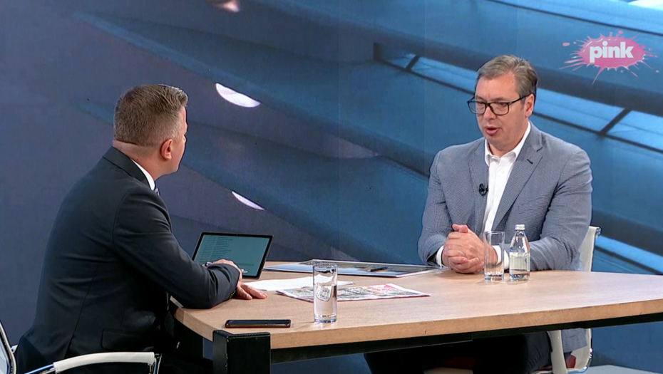 NJIMA JE SRPSKA ZASTAVA KAO BIKU CRVENA MARAMA! To je skupina građanski orjentisanih, ne bih želeo da kažem anti-srpski orjentisanih, agresivnih osoba!