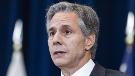 SRAMAN POTEZ BLINKENA Napustio Kinu i odmah je napao