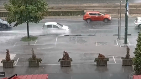 HITNO UPOZORENJE RHMZ! Očekuje se oluja i grad, u ovim delovima Srbije kritično