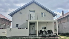 ČEKAO DA ZASPI, PA JE ODVEO U SMRT Novi detalji ubistva i samoubistva u Batajnici, Čedomir presudio ženi sa dva udarca sekirom