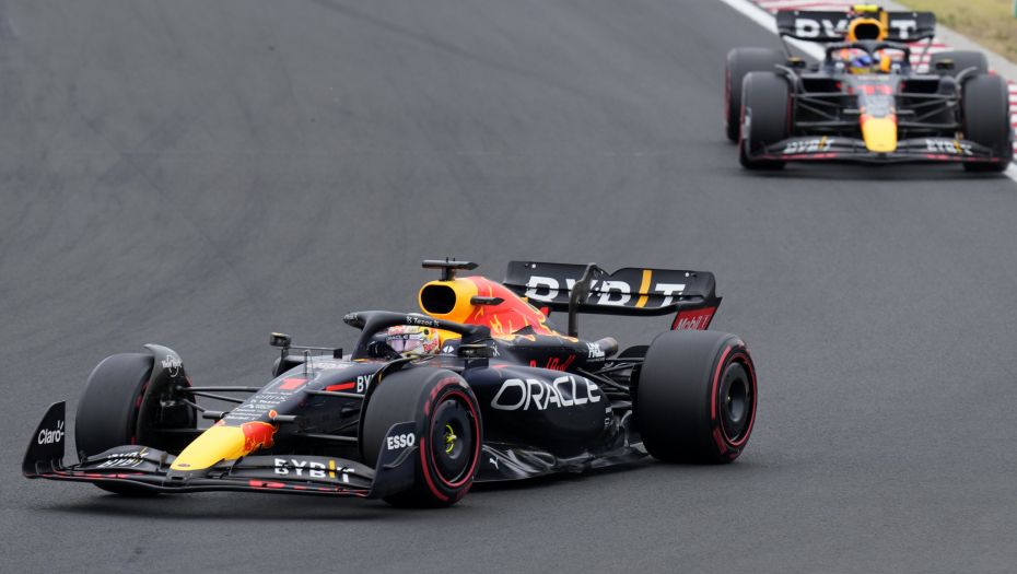 VOZAČ FORMULE 1 DIVLJAO PO AUTOPUTEVIMA 1 Policija ga pronašla, a drakonske kazne spasila ga kaciga? (VIDEO)