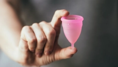 SARA JE ODNELA MENSTRUALNE ČAŠICE U ETIOPIJU Carinici su mislili da su u pitanju auto delovi!