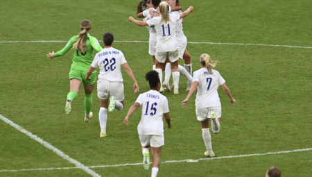 HAOS U ENGLESKOJ Bivši reprezentativac na udaru zbog komentara