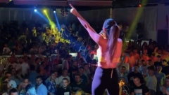 STIGLA DO PROSJAČKOG ŠTAPA Našoj poznatoj pevačici oduzeta sva imovina, kao i ogromna svota novca!