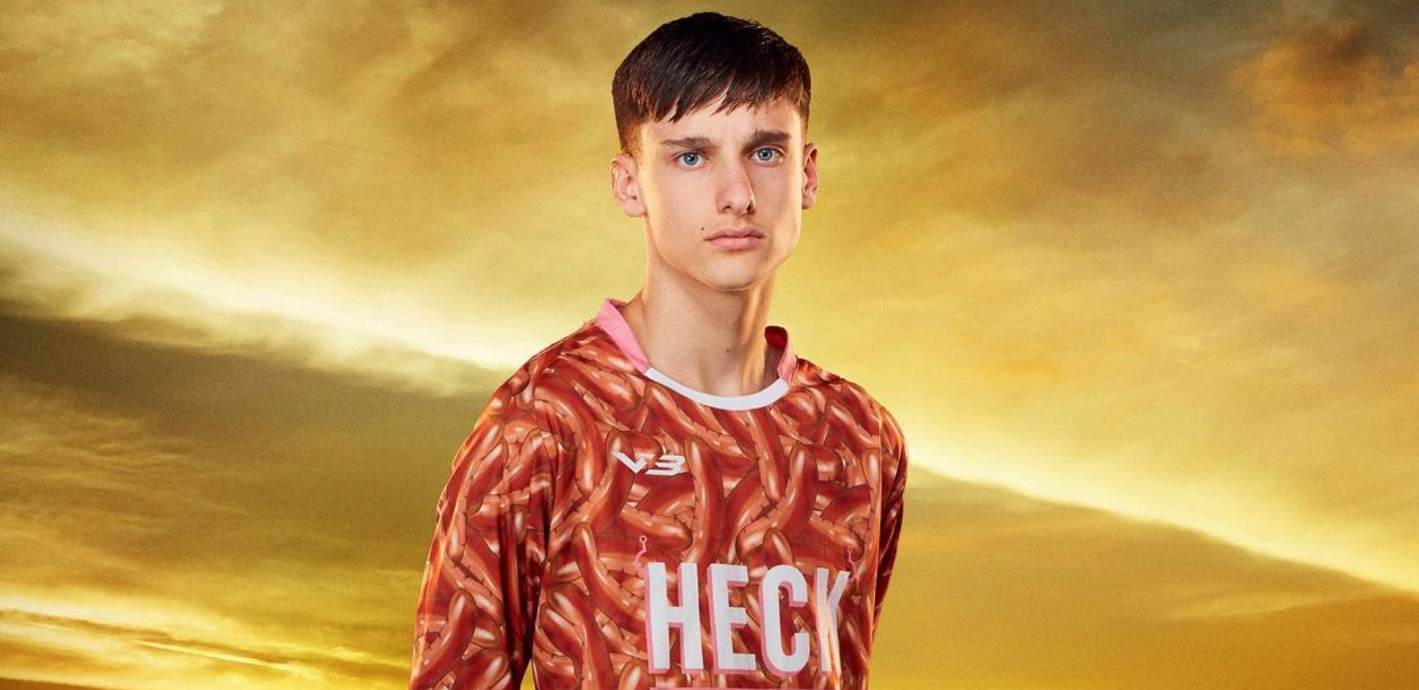 HIT Nižerazredni fudbalski klub iznenadio opremom, OVAKVE DRESOVE nemaju ni Junajted ni Liverpul!