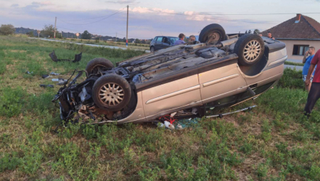 STRAŠNA TRAGEDIJA KOD PEĆINACA! SUPRUŽNICI POGINULI U SAOBRAĆAJKI Sleteli kolima sa puta, ostali mrtvi na mestu