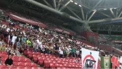 RUSI SE POMIRILI Nestvarne scene na stadionu: Zavađreni navijači zajedno zagrmeli "Kosovo je Srbija" (VIDEO)