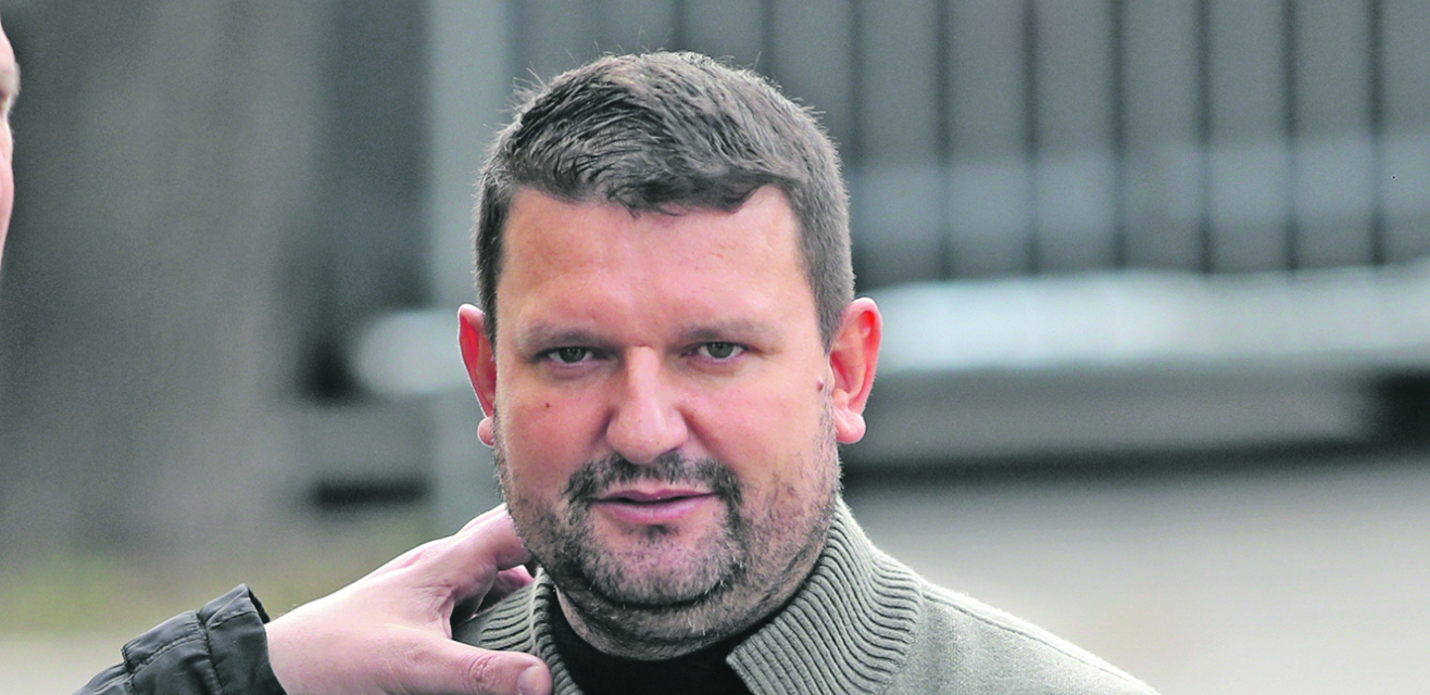 PLAĆAO ZA INFORMACIJE I DA ISTRAGU USMERE U DROGOM PRAVCU Duško se sumnjiči da je po Darkovim naređenjima preko posrednika davao novac policajcima