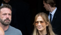 DŽENIFER LOPEZ NA RUKAMA NOSI MILIONE: Njen verenički prsten košta pravo bogatstvo, zeleni dijamant je jedan od najređih na svetu