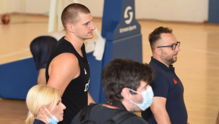 KAD NIKOLA KOMANDUJE SRBIJA POBEĐUJE Ovako je Jokić "nacrtao" koš za pobedu (VIDEO)