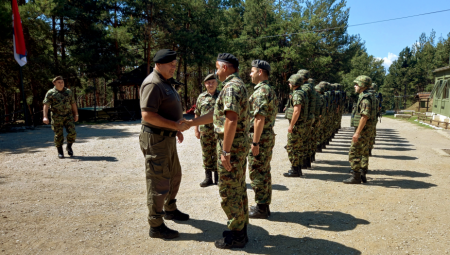 VOJNICI, MIRNO! Obilazak snaga Vojske Srbije u Kopnenoj zoni bezbednosti
