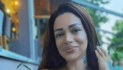 PEVAČICA LJUBI DUPLO STARIJEG ČOVEKA! Dunja Ilić fotkom šokirala javnost, razmenjuje nežnosti sa muškarcem poznih godina (FOTO)