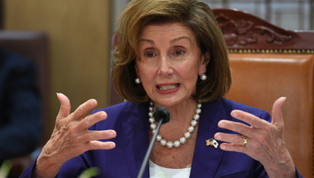 "TRAMP JE VELIKA KUKAVICA!" Pelosi: Neće smeti da se pojavi