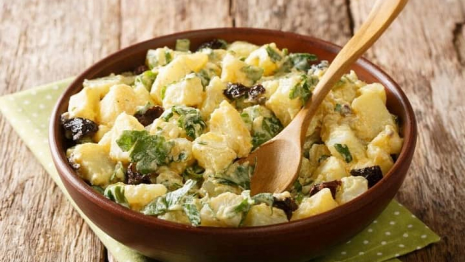 NAJBOLJI OBROK TOKOM VRELIH DANA Turska krompir salata, bez luka, a tako aromatična i osvežavajuća