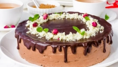 NIKAD LAKŠI I UKUSNIJI DESERT Bečka Lind torta, kombinacija keksa i savršenog čokoladnog krema, užitak za sva čula