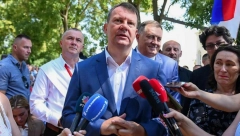 ZLO SE MOŽE SPREČITI SLOGOM I JEDINSTVOM Mirović prisustvovao parastosu postradalima u akciji "Oluja" u Crkvi Svete Marije Magdalene na Banstolu