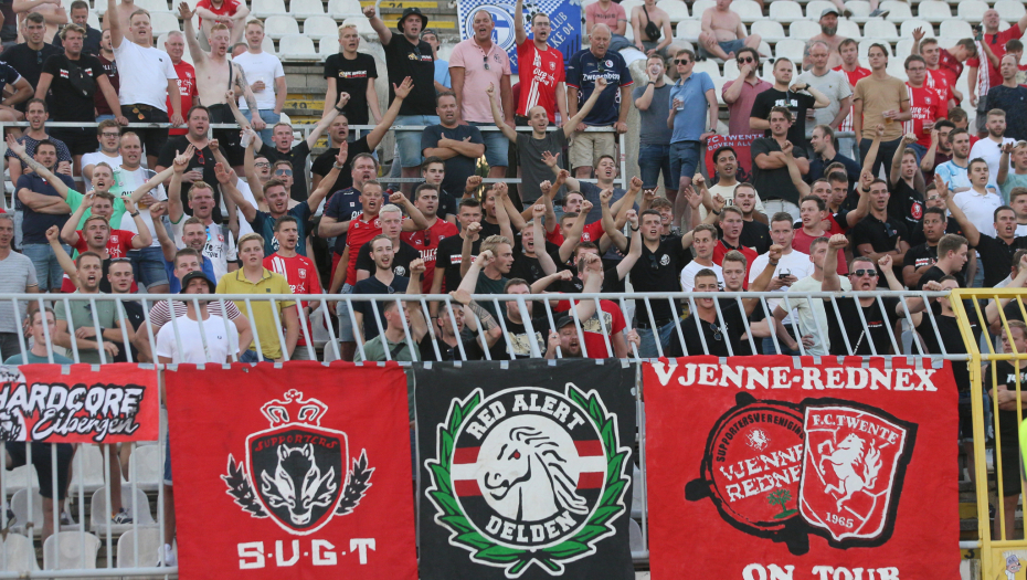 SPIRA GRUJIĆ JEDAN JE OD NAS Holanđani na tribinama istakli transparent bivšem srpskom fudbaleru