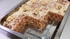 KOLAČ SA MEDOM I ORAHOM Slatko i sočno zadovoljstvo, užitak koji se ne propušta