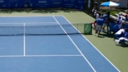 HEROJ! O potezu ovog tenisera se priča: Video da će se dečak srušiti, a onda je oduševio sve (VIDEO)